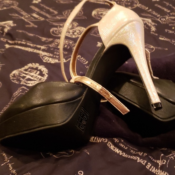 Shoes - Picture 2 of 8